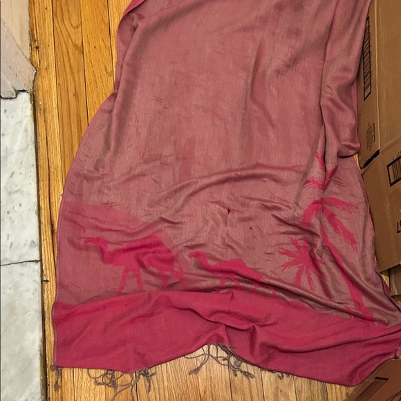 Valentine’s Day gift! Stylish Pink Cashmere Scarf with llamas and Palm trees. - Picture 5 of 7